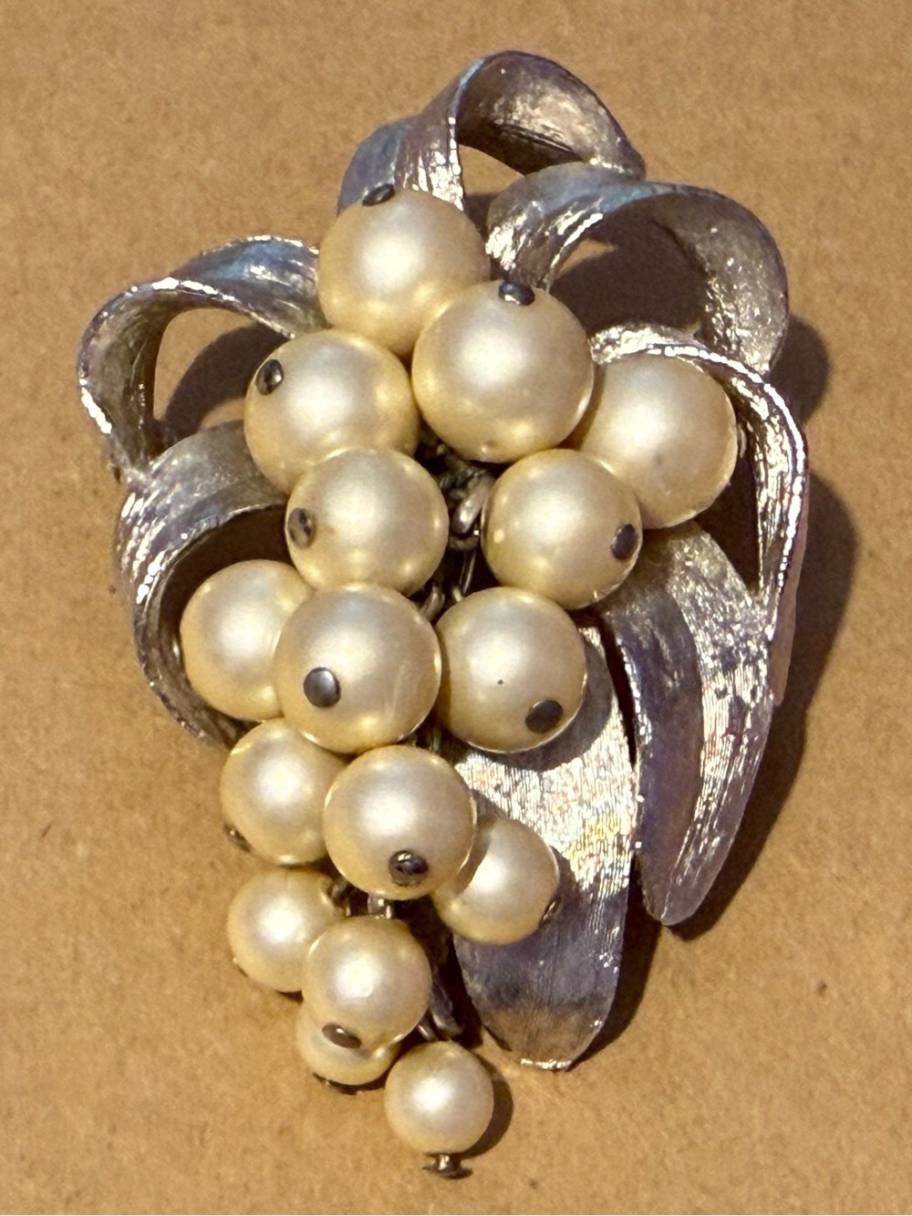Cream Pearl Cluster Vintage Brooch Pendant with Silver-Tone Ribbon Setting